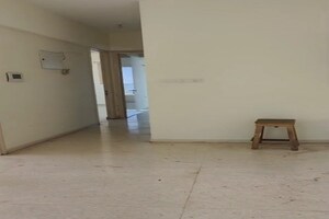 Room in 3 BHK Apartment at Kalpataru Crest, Bhandup West – for Rent