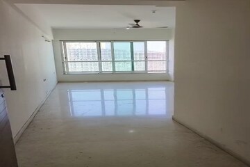 Room in 3 BHK Apartment at Kalpataru Crest, Bhandup West – for Rent