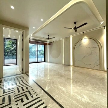 Building Lobby in 4 BHK Builder Floor at Shishta City Centre 92, Sector 92 – for Sale