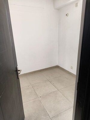 Room in 2.5 BHK Apartment at Ajnara Homes, Sector 16b Greater Noida – for Sale