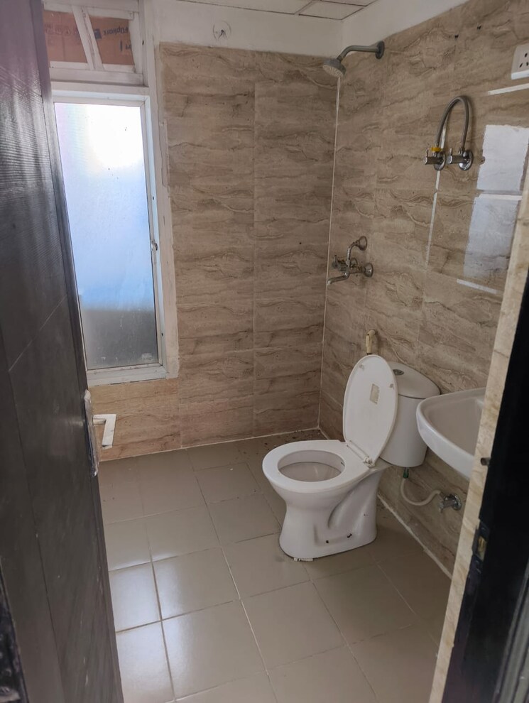 Bathroom, ajnara-homes 2.5 Bedroom 1085 Sq.Ft. Apartment In Sector 16b Greater Noida Greater Noida 9545399
