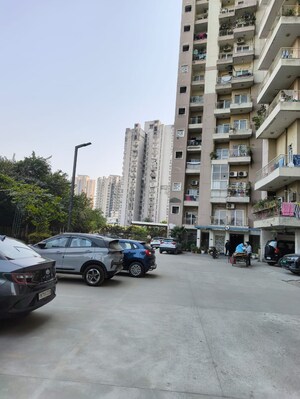 Parking in 2.5 BHK Apartment at Ajnara Homes, Sector 16b Greater Noida – for Sale
