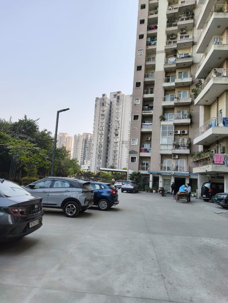  Parking, ajnara-homes 2.5 Bedroom 1085 Sq.Ft. Apartment In Sector 16b Greater Noida Greater Noida 9545399