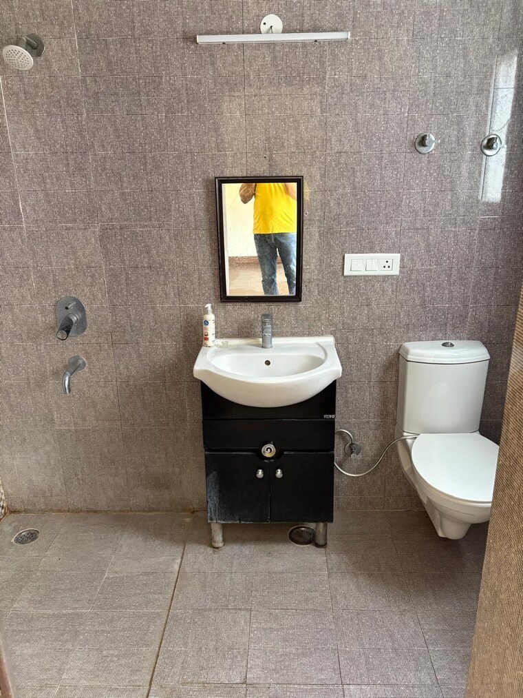 Bathroom, strategic-royal-court 3 Bedroom 990 Sq.Ft. Apartment In Sector 16 Greater Noida Greater Noida 9545417