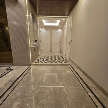  4 BHK Builder Floor at Wave City Center, Sector 32 – for Sale