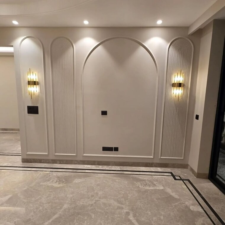 Room, wave-city-center 4 Bedroom 251 Sq.Yd. Builder Floor In Sector 32 Noida 9545445