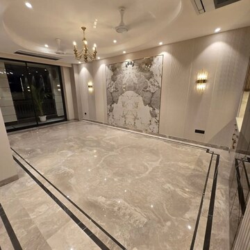 Room in 4 BHK Builder Floor at Wave City Center, Sector 32 – for Sale