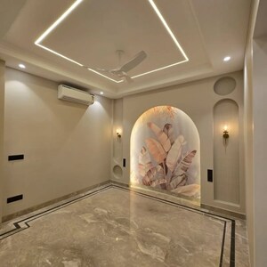 Room in 4 BHK Builder Floor at Wave City Center, Sector 32 – for Sale