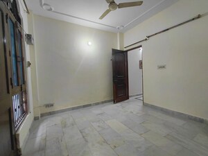 Room in 2 BHK Builder Floor at Janakpuri – for Rent