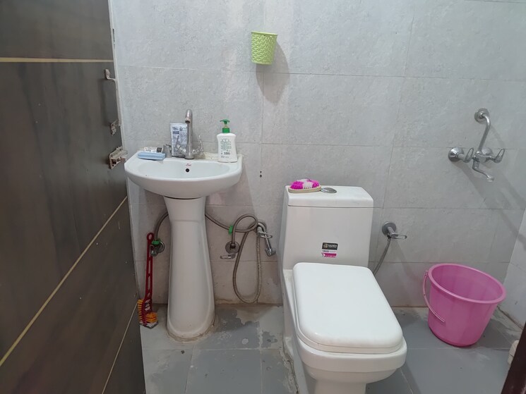 Bathroom, chattarpur 1 Bedroom 450 Sq.Ft. Builder Floor In Chattarpur Delhi 9545517