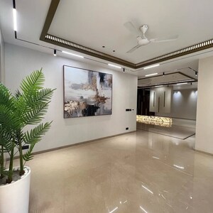 Room in 5 BHK Builder Floor at Ireo City Central, Sector 59 – for Sale