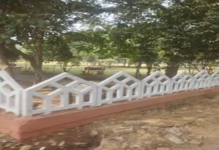 Garden, omicron ii greater noida 2.5 Bedroom 250 Sq.Mt. Independent House In Omicron Ii Greater Noida Greater Noida 9545268