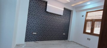 Room in 2 BHK Builder Floor at Sector 73 – for Sale