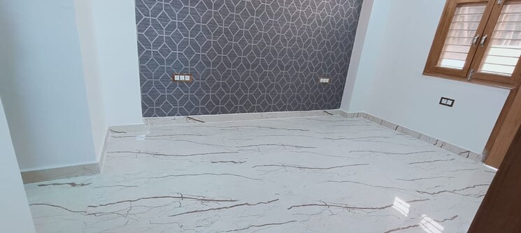 Room, sector 73 2 Bedroom 1100 Sq.Ft. Builder Floor In Sector 73 Noida 9545659