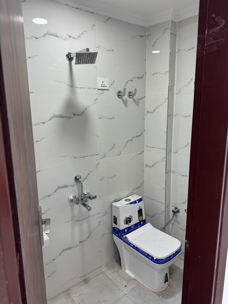 Bathroom, chattarpur 2 Bedroom 800 Sq.Ft. Builder Floor In Chattarpur Delhi 9545621