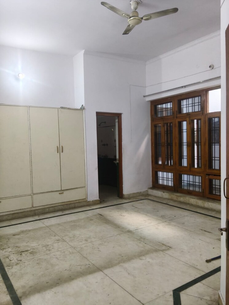 Room, gomti nagar 5 Bedroom 3260 Sq.Ft. Independent House In Gomti Nagar Lucknow 9545718