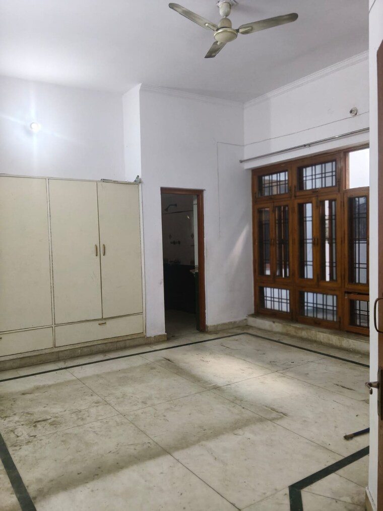 Room, gomti nagar 5 Bedroom 3260 Sq.Ft. Independent House In Gomti Nagar Lucknow 9545718