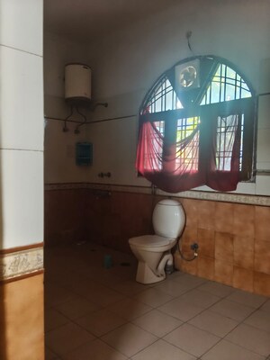 Bathroom in 5 BHK Independent House at Gomti Nagar – for Rent