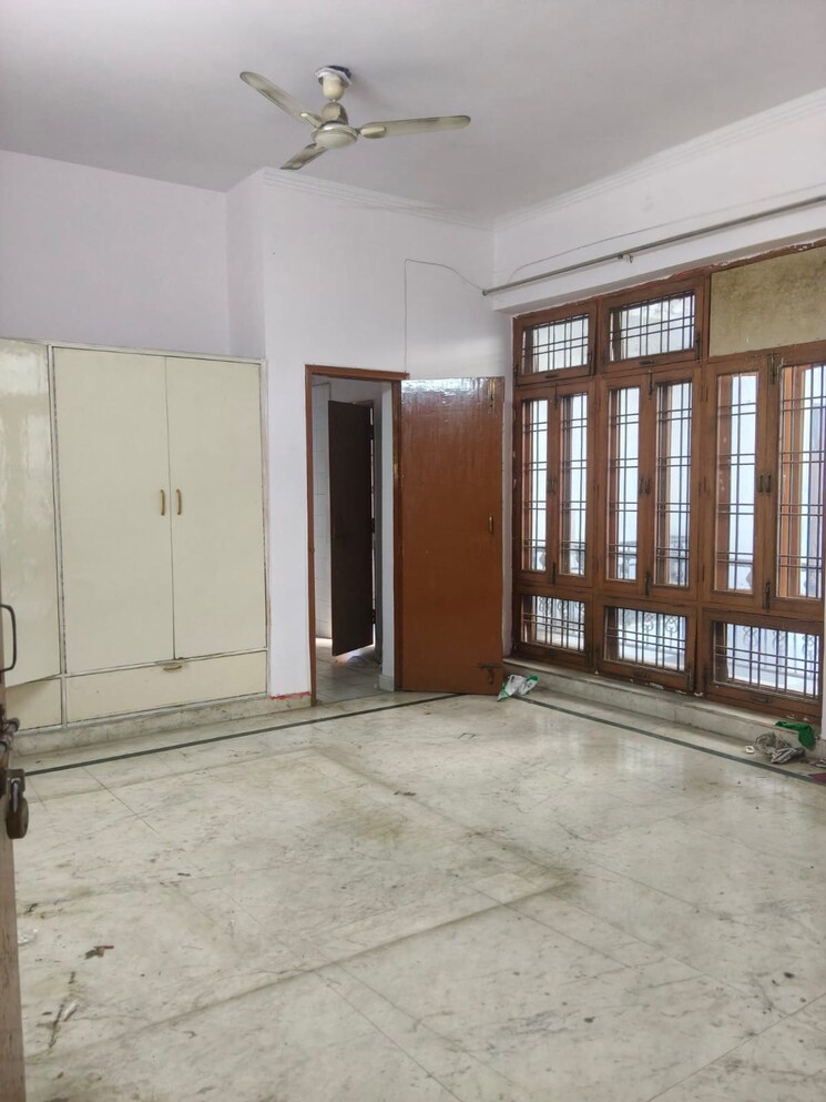 Room, gomti nagar 5 Bedroom 3260 Sq.Ft. Independent House In Gomti Nagar Lucknow 9545718