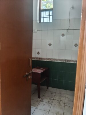 Bathroom in 5 BHK Independent House at Gomti Nagar – for Rent