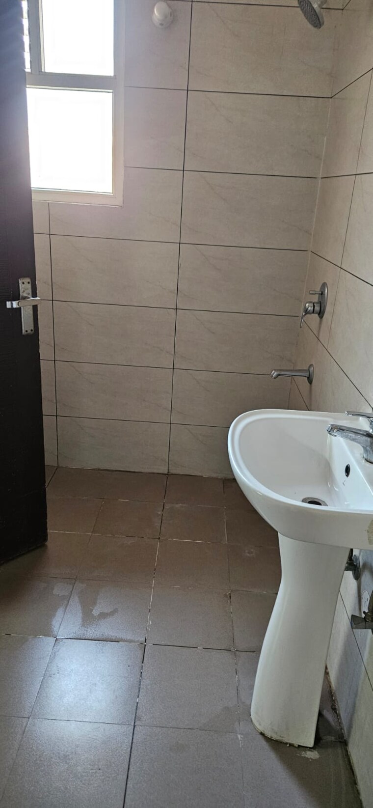 Bathroom, motiaz-royal-citi 3 Bedroom 1800 Sq.Ft. Apartment In Ambala Highway Zirakpur 9545719