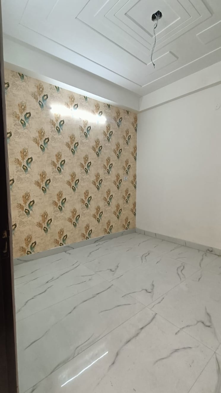 Room, sector 73 1 Bedroom 700 Sq.Ft. Builder Floor In Sector 73 Noida 9545805