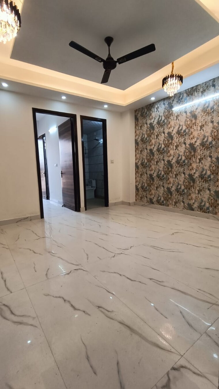 Room, sector 73 1 Bedroom 700 Sq.Ft. Builder Floor In Sector 73 Noida 9545805