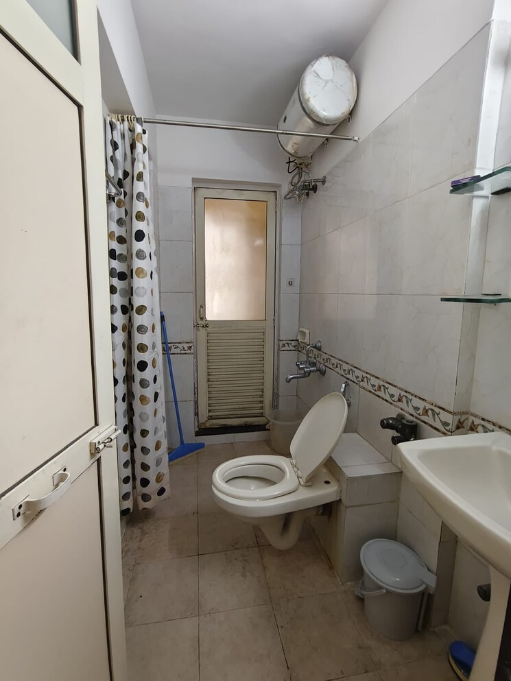 Bathroom, k-raheja-palm-spring 1 Bedroom 680 Sq.Ft. Apartment In Malad West Mumbai 9545873