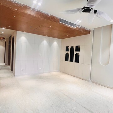 Room in 4 BHK Builder Floor at Nirvana Country Birch Court, Nirvana Country – for Sale