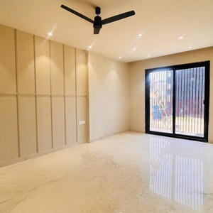 Room in 4 BHK Builder Floor at Nirvana Country Birch Court, Nirvana Country – for Sale