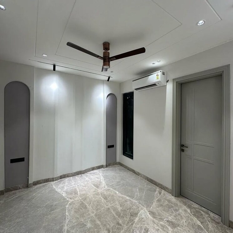 Room, uppal-gurgaon-99 4 Bedroom 251 Sq.Yd. Builder Floor In Sector 99 Gurgaon 9545857