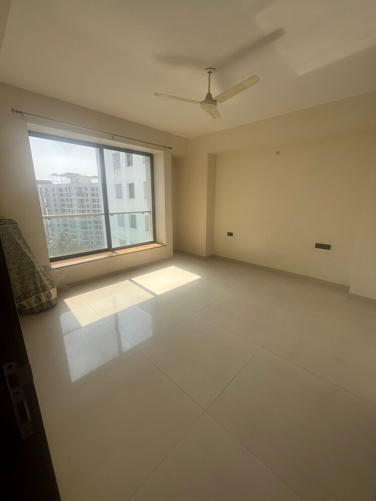 Room, park-street 3 Bedroom 1600 Sq.Ft. Apartment In Wakad Pune 9545865