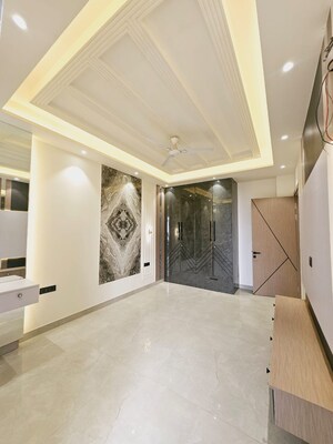 Room in 4 BHK Builder Floor at Uppal Southend, Sector 49 – for Sale