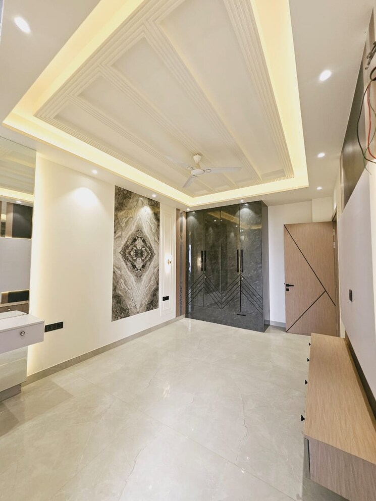 Room, uppal-southend 4 Bedroom 307 Sq.Yd. Builder Floor In Sector 49 Gurgaon 9545912