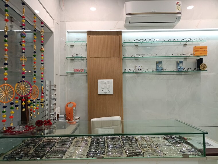 Team Area, vardhman-vatika Commercial Shop 400 Sq.Ft. In Majiwada Thane 9545940