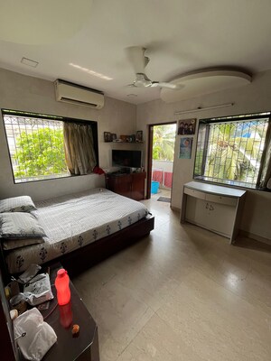 Bedroom in 2 BHK Apartment at Santacruz West – for Rent