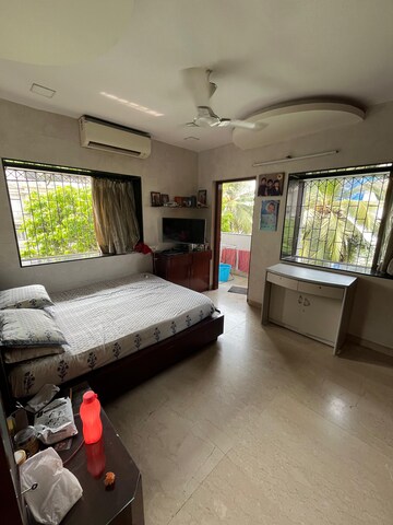 Bedroom in 2 BHK Apartment at Santacruz West – for Rent