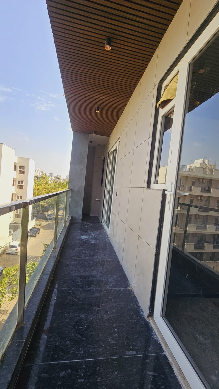 Balcony, vipul-world-floors 3.5 Bedroom 192 Sq.Yd. Builder Floor In Sector 48 Gurgaon 9545952