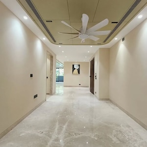 Building Lobby in 5 BHK Builder Floor at SS Plaza Gurgaon, Sector 47 – for Sale