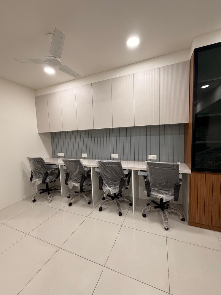 Team Area, shyamal Commercial Office Space 932 Sq.Ft. In Shyamal Ahmedabad 9545950