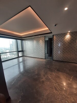 Room in 4 BHK Apartment at Lodha Trump Tower, Worli – for Rent