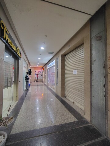 Furnished Amenities in  Shop at Omaxe World Street, Sector 79 – for Rent