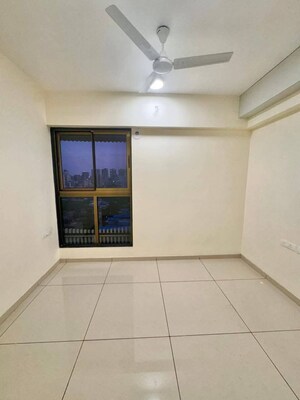 Room in 2 BHK Apartment at Chandak 34 Park Estate, Goregaon West – for Rent