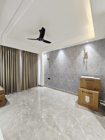 Room in 4 BHK Builder Floor at Ansal Api Versalia 2, Sector 67a – for Sale