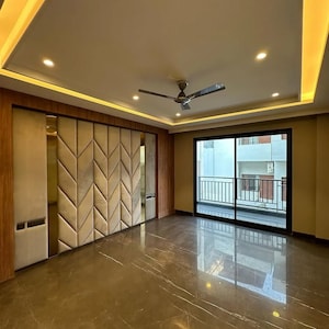 Room in 5 BHK Builder Floor at Shyam Kunj Gurgaon, Sector 33 – for Sale