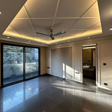 Room in 5 BHK Builder Floor at Shyam Kunj Gurgaon, Sector 33 – for Sale