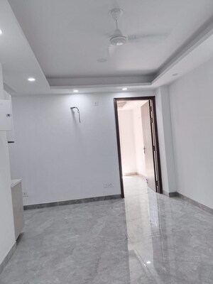 Room in 2 BHK Builder Floor at Saket – for Rent