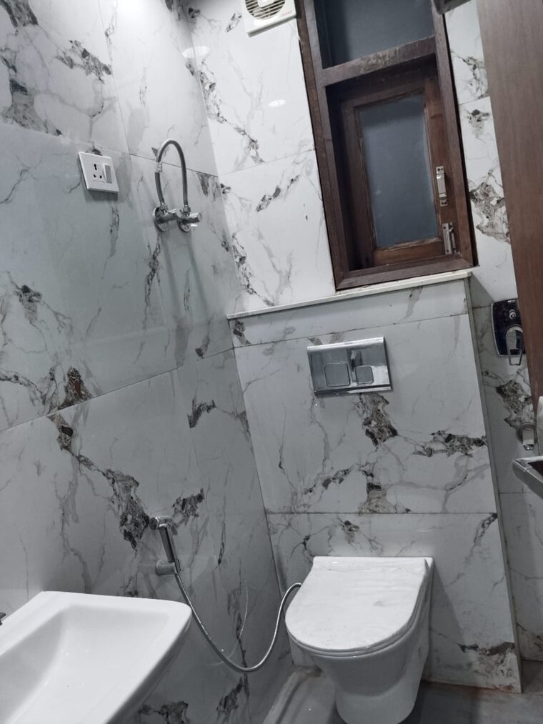 Bathroom, saket 2 Bedroom 951 Sq.Ft. Builder Floor In Saket Delhi 9546110
