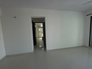 Room in 1 BHK Apartment at Kaustubh Platinum, Borivali East – for Rent