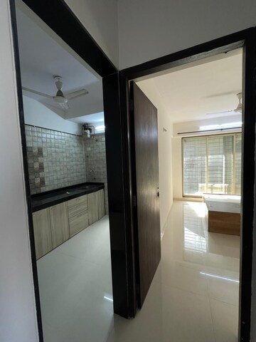 Room in 1 BHK Apartment at Kaustubh Platinum, Borivali East – for Rent